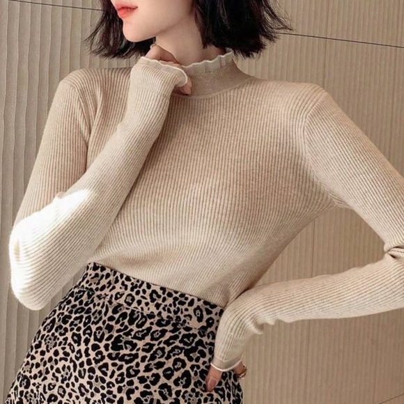 Rib knit nude & white Contrast Trim ruffle Sleeve 2 in 1 style Sweater blouse - Picture 5 of 7